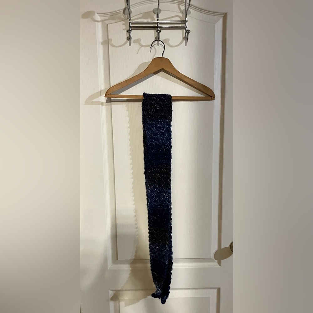 Handcrafted scarf. Shades of blue.
